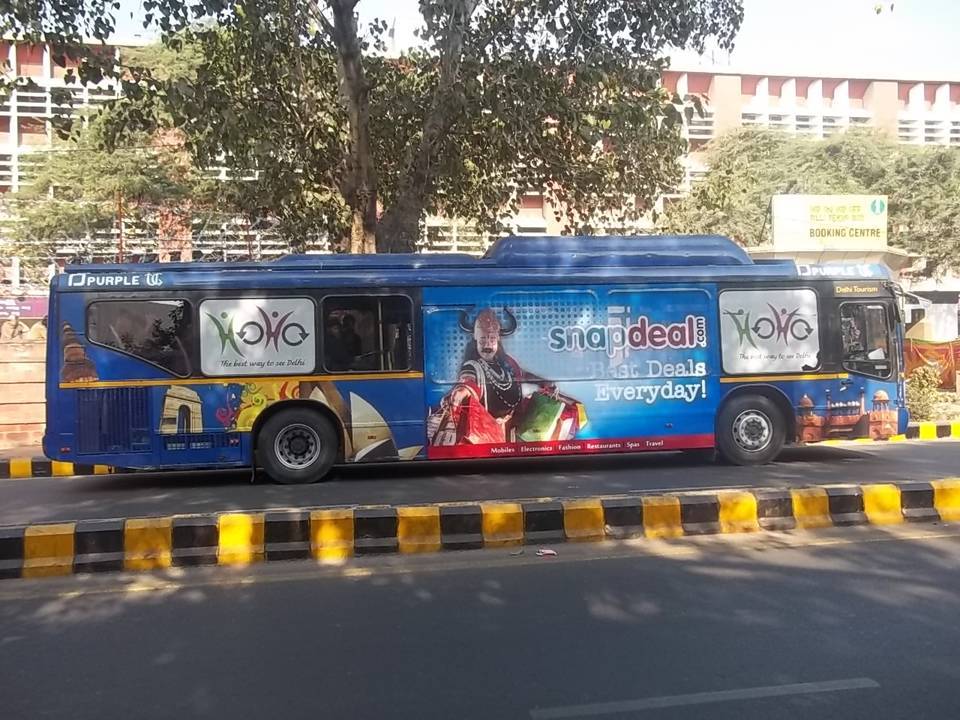 Bags bus. Реклама на автобусах. Сумка в автобусе. Медиа автобус. Странные рекламы на автобусе.